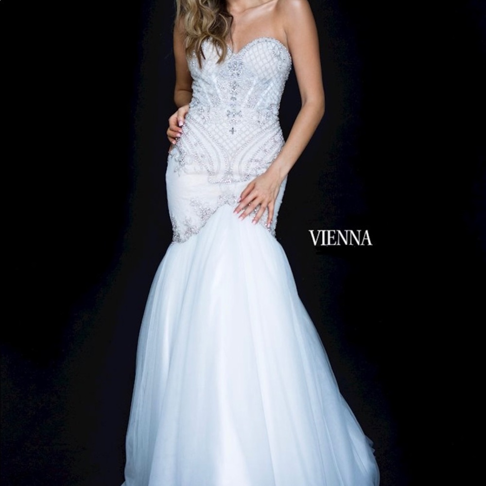 Beautiful Wedding/Prom Dress